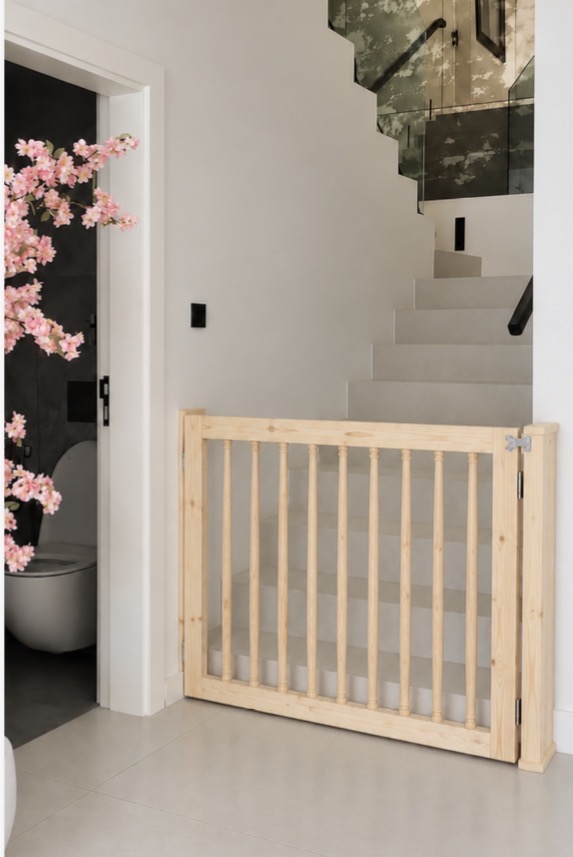 The Windsor Gate in natural wood